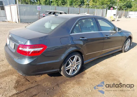 2010 Mercedes-Benz E 350 4Matic z USA, uszkodzony, nr VIN WDDHF8HB1AA070095